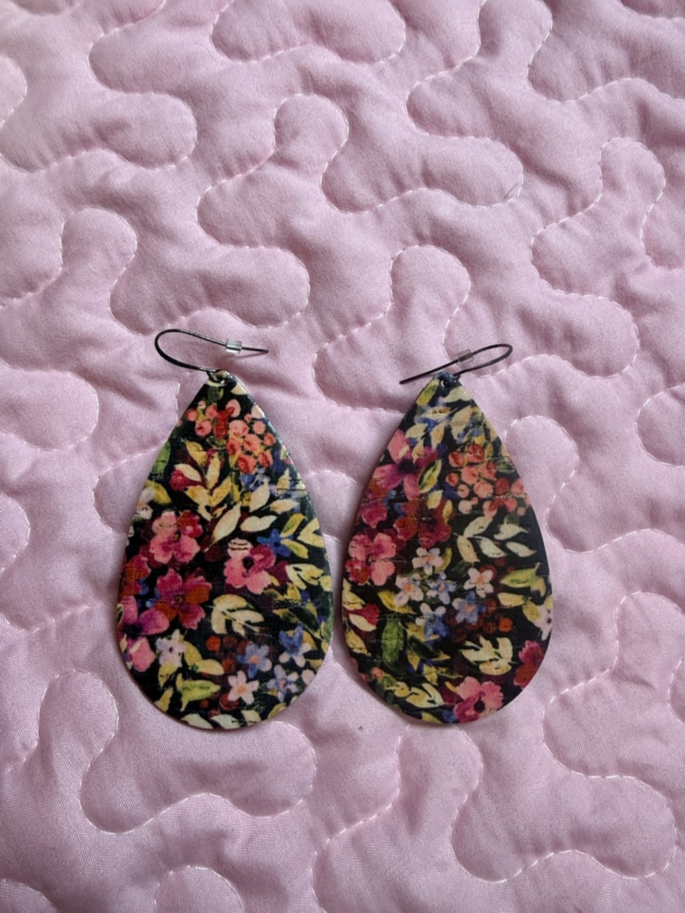 Floral Teardrop Dangle Earrings in Black and Pink
